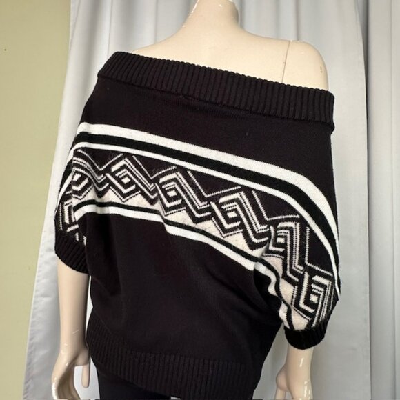 White House Black Market- Mini Poncho/Dolman Geometric Sweater Size Large - Picture 2 of 9